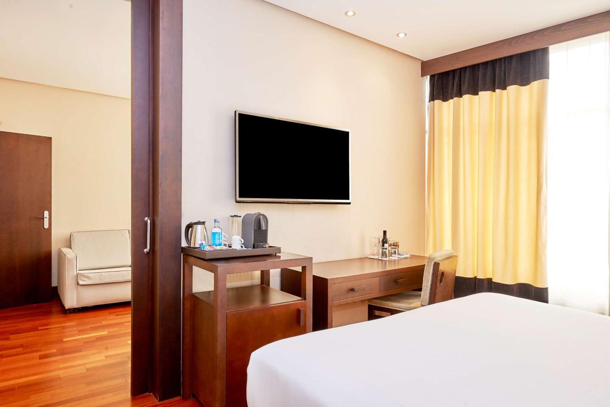 Nh Plaza De Armas Hotel