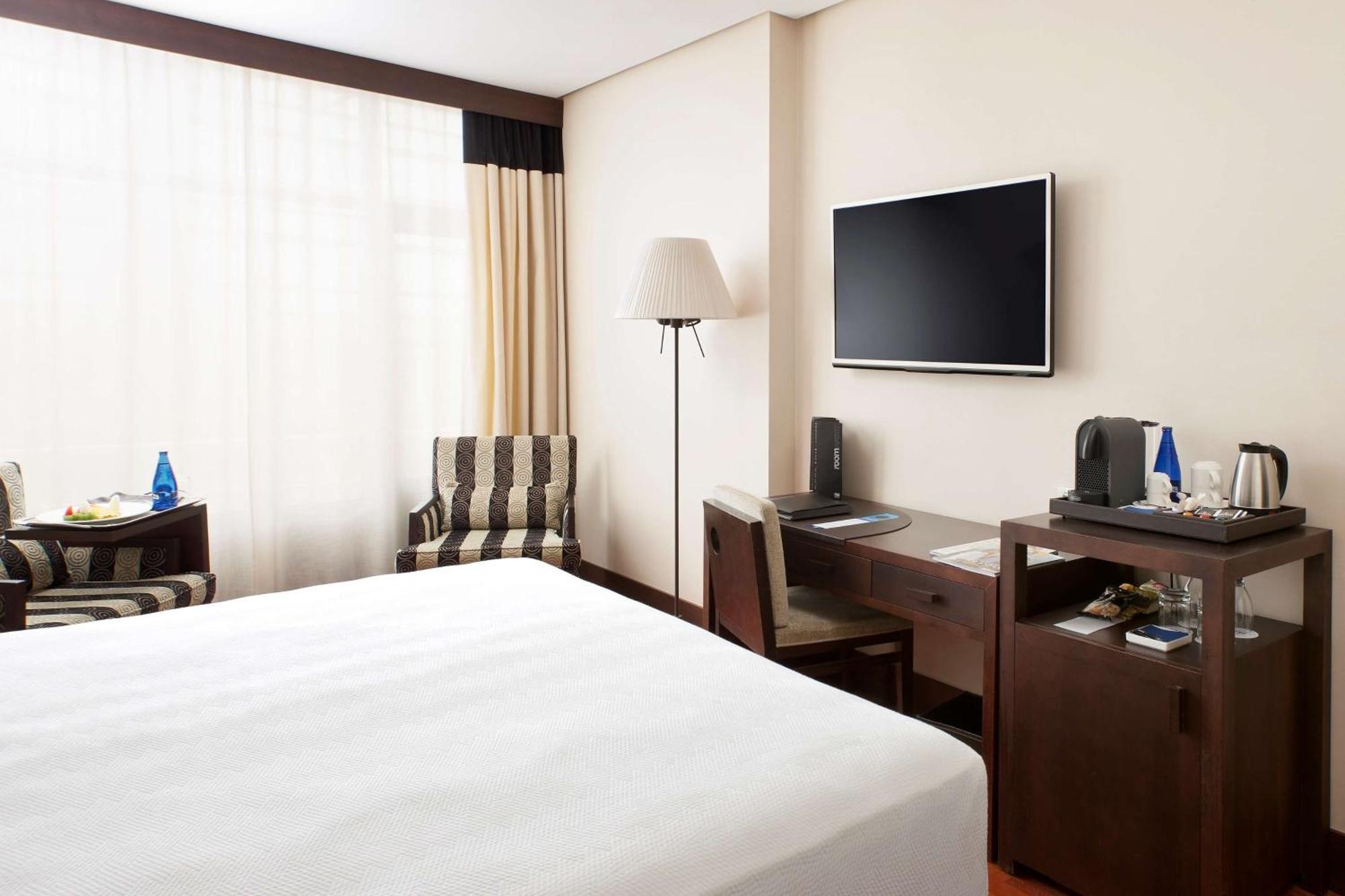 Hotel Nh Plaza De Armas 4*