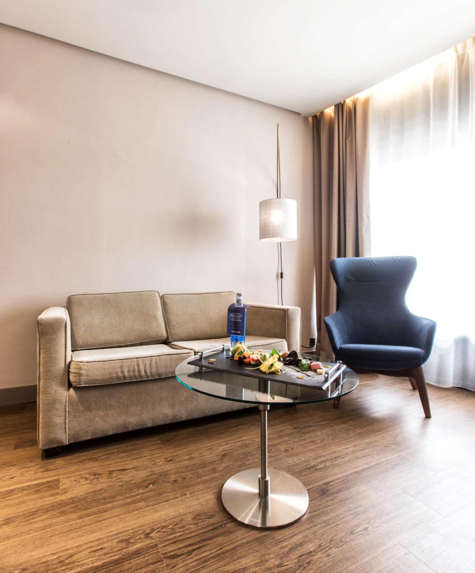 Nh Plaza De Armas Hotel 4*