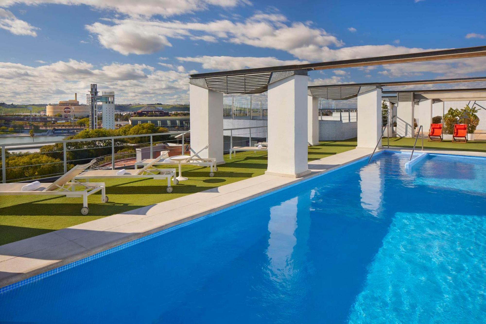 Hotel Nh Plaza De Armas 4*