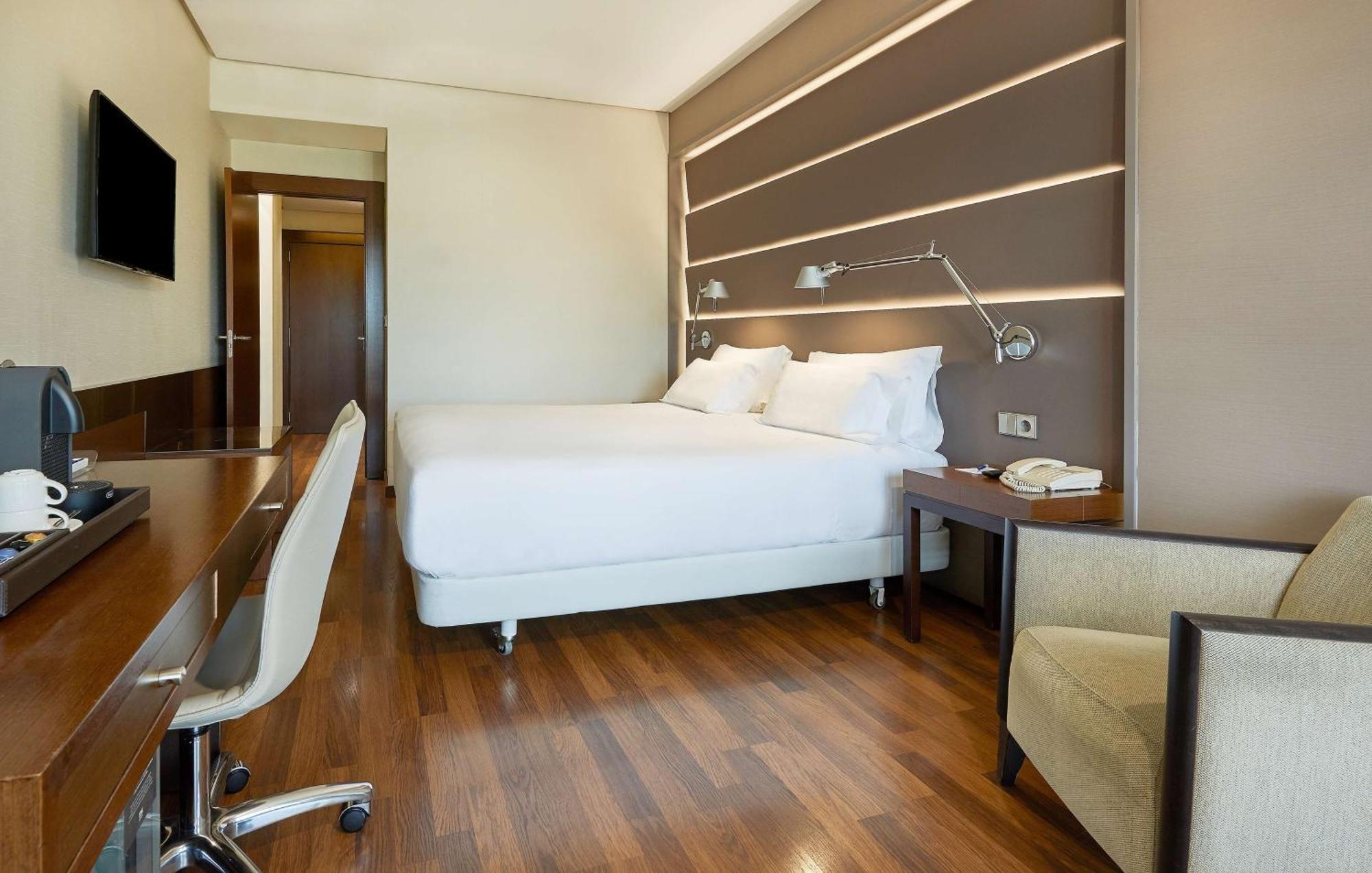 Nh Plaza De Armas Hotel 4*